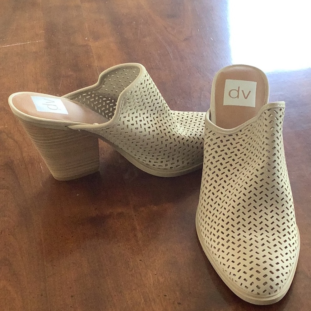 Tan heeled mules - Picture 2 of 2